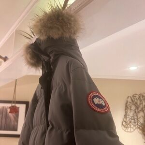 Rare Canada Goose gray women’s jacket with fur XL